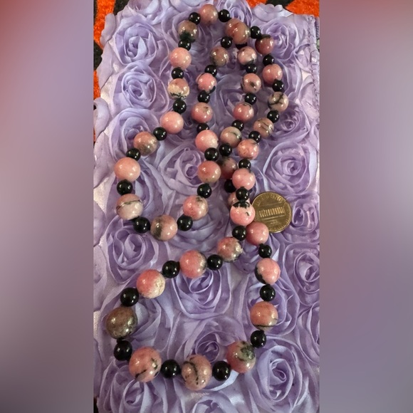 Genuine Rhodonite & black onyx bead necklace 26” long - Picture 3 of 3